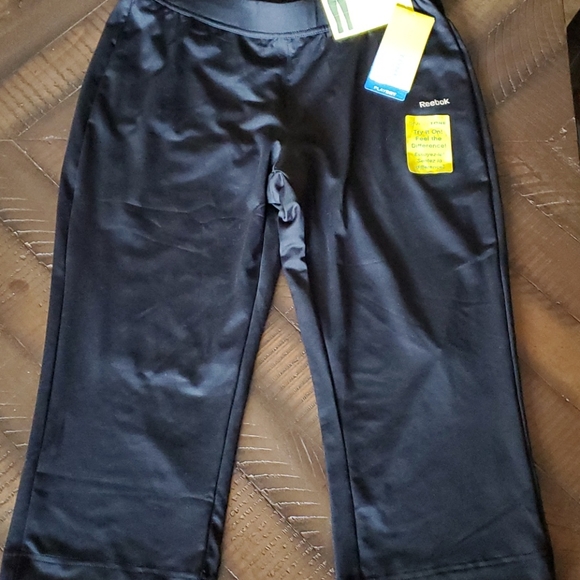 NEW- Reebok workout capri pants - size L - Picture 1 of 4